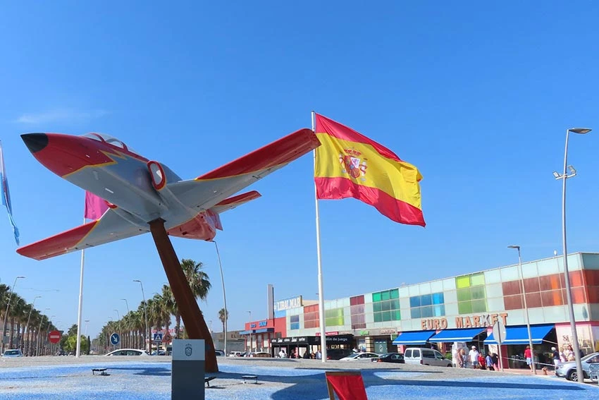 Monumento Avión C101