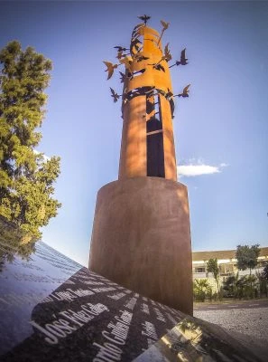 Monumento a las víctimas – parque Luchadores por la Libertad