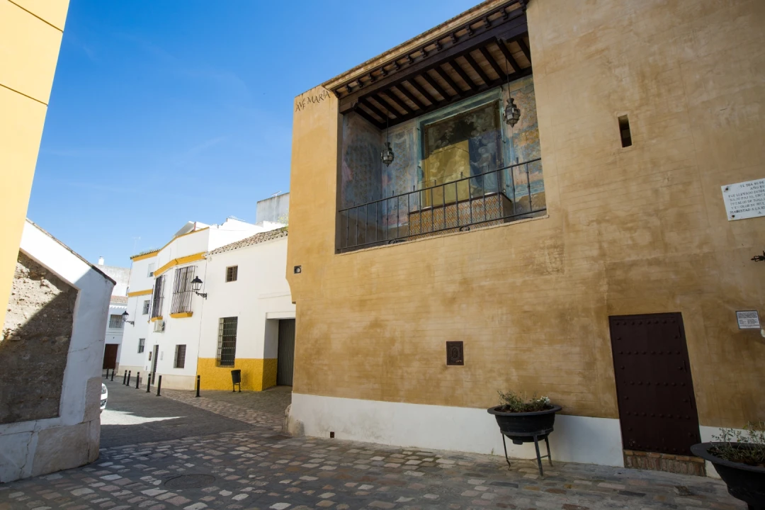Muralla con capilla Virgen de Belén