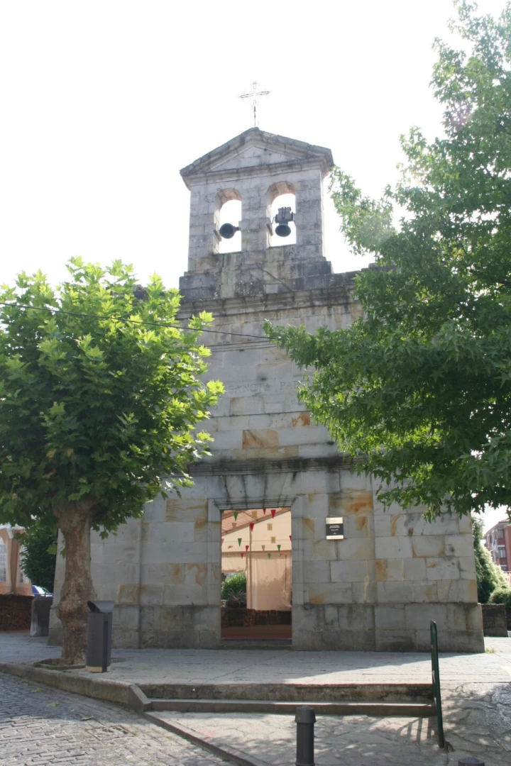 Los restos de la Iglesia de Andra Mari