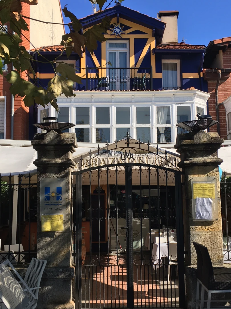 Pensión Casa de Marinos Uribe Kosta