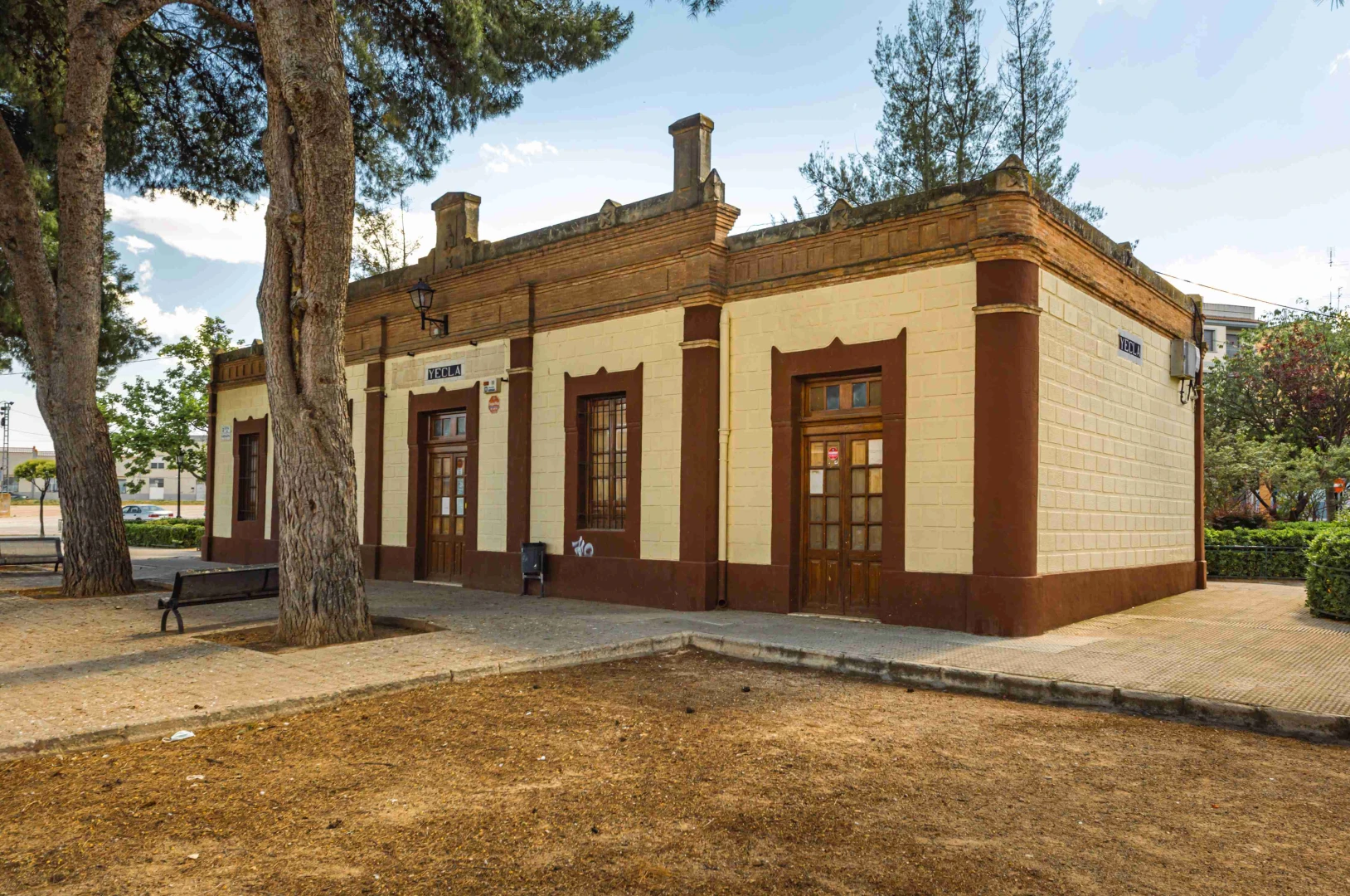 Antigua Estación de Ferrocarril _Inicio Sendero Azul “Vía Verdel del Chicharra ”