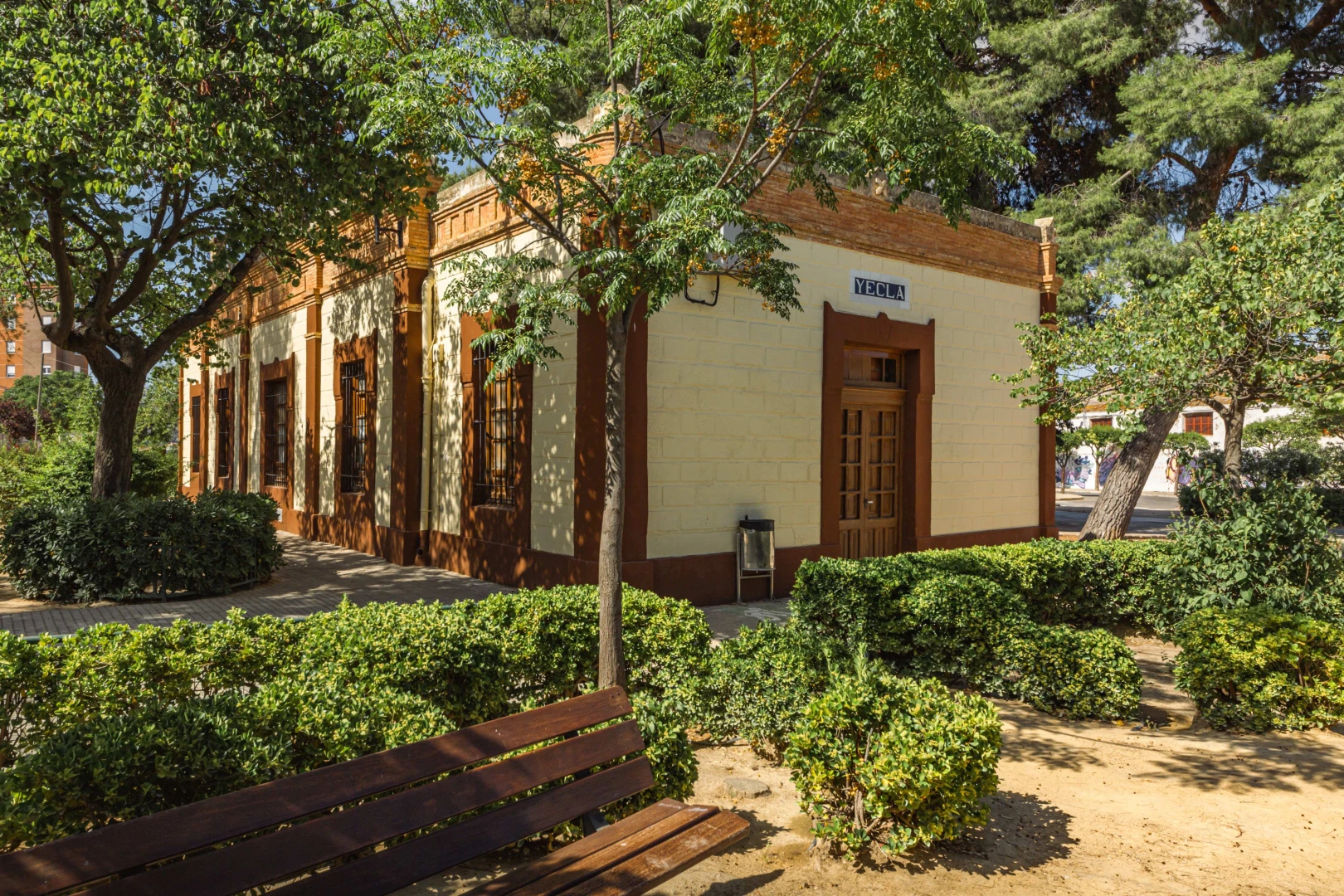 Antigua Estación de Ferrocarril _Inicio Sendero Azul “Vía Verdel del Chicharra ”
