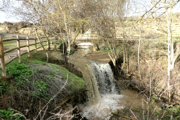 Cascada/ salto de agua de Moreda