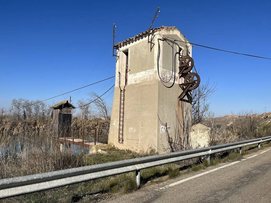 Antigua silla de paso sobre el Ebro