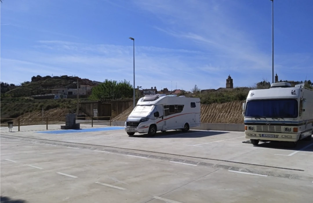 Área de autocaravanas río Ebro(Escatrón)