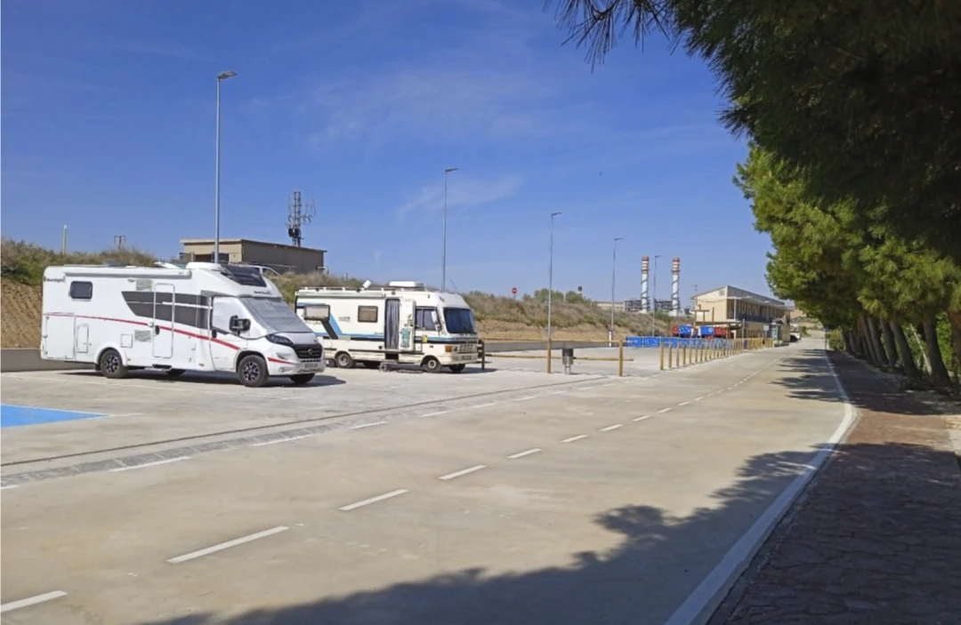 Área de autocaravanas río Ebro(Escatrón)