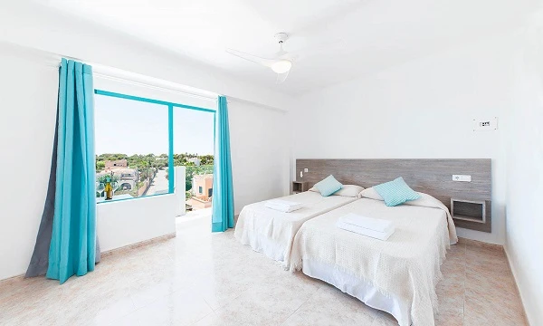 Hostal Cala Llombards