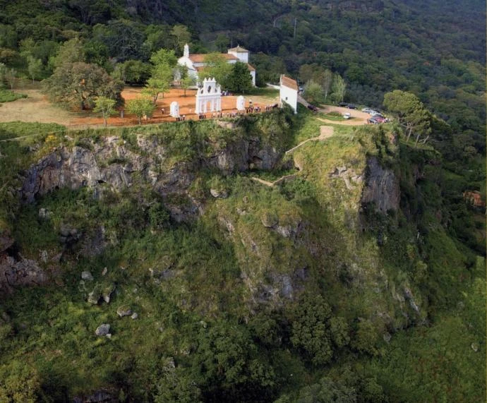 La Peña de Arias Montano y Cuevas de Alájar