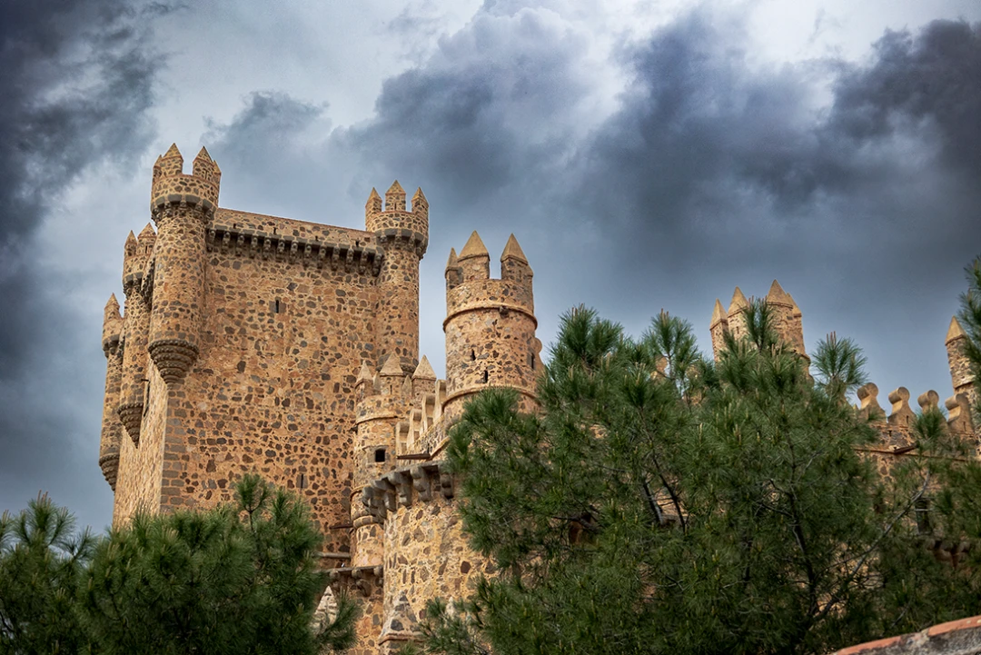 Ruta urbana de Guadamur y su castillo